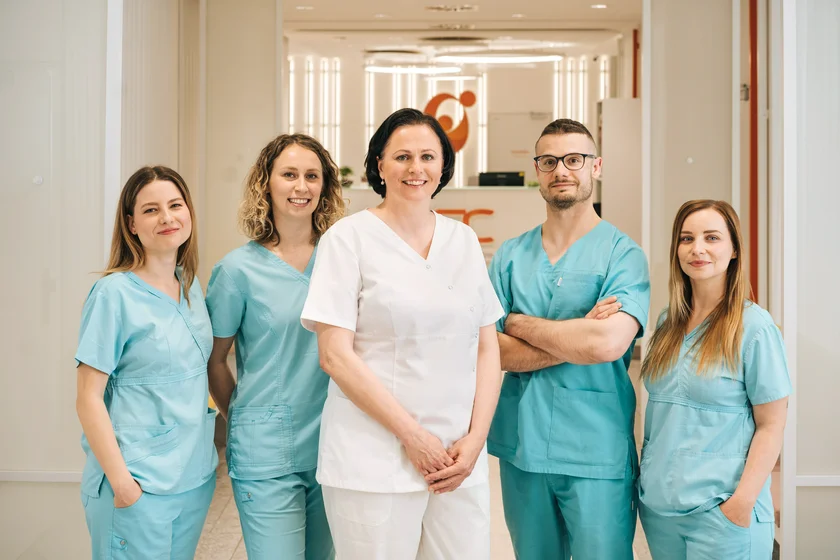 Prague Fertility Centre PFC pragueivf.cz     APRIL-2024 PFC Vedoucí lékařka MUDr. Lucie Švabíková a embryologové 2